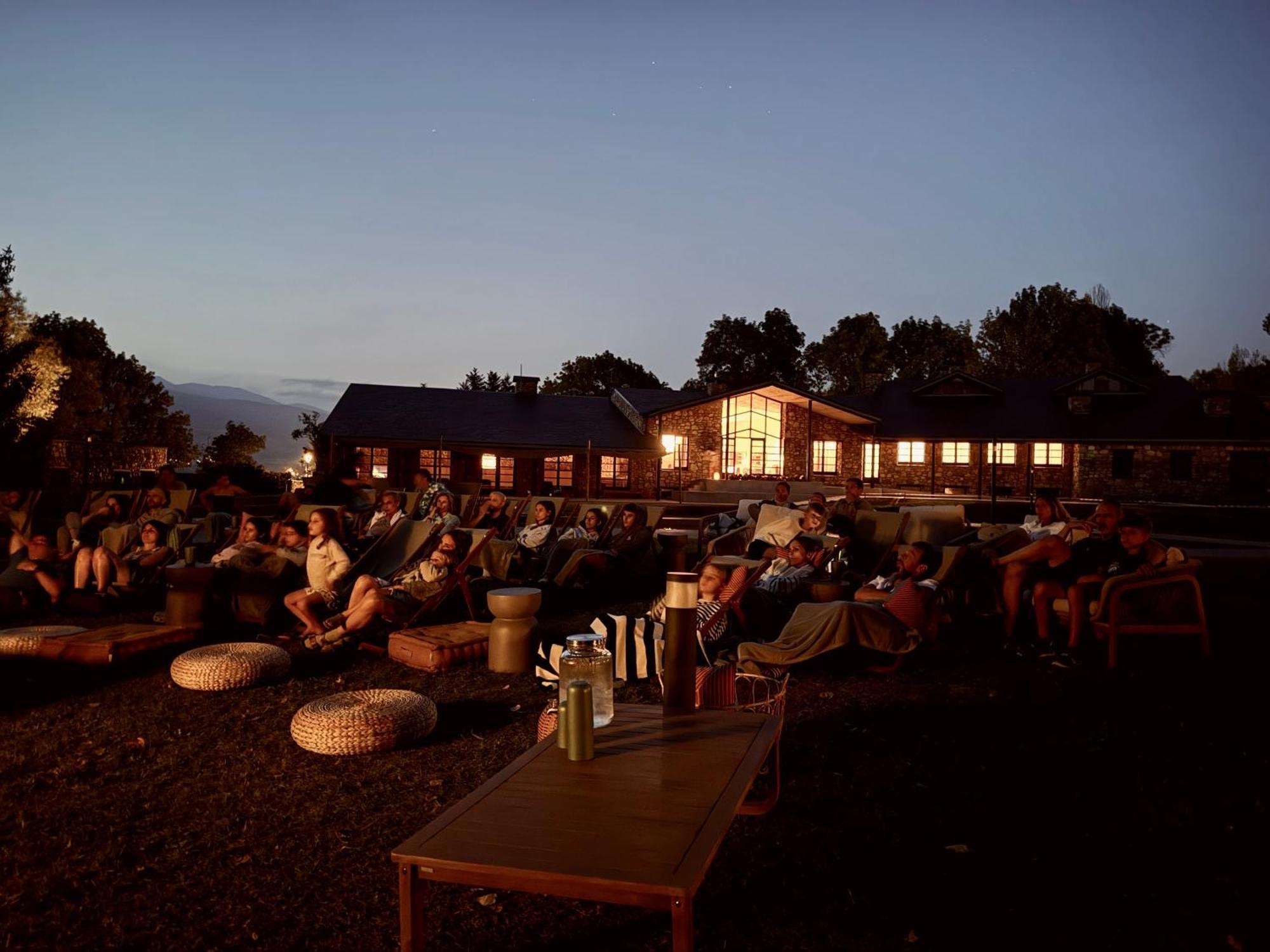 Basecamps Cerdanya Hotel Caixans Buitenkant foto